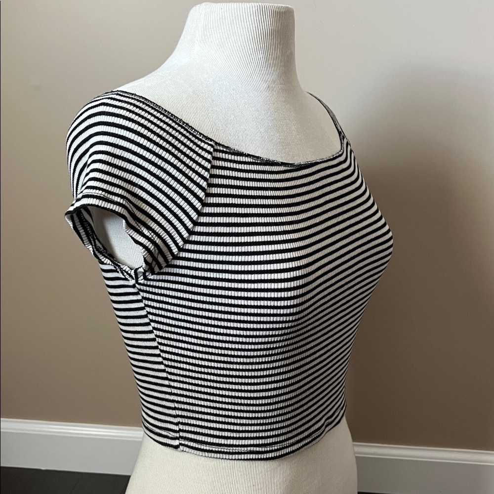 Brandy Melville Striped Black/White off the shoulder cropped Top